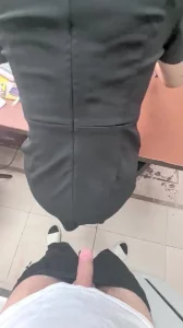 午餐后，去人妻的公司谈一下业务