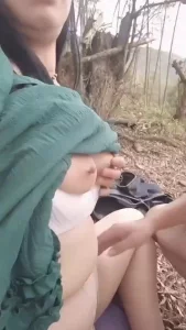 和50岁露脸熟女阿姨山上野战
