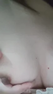 广东母狗白嫩奶子，是不是你女朋友(操过肯定认出来）