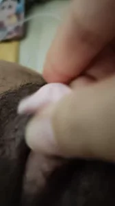 给自己的BB爽一下